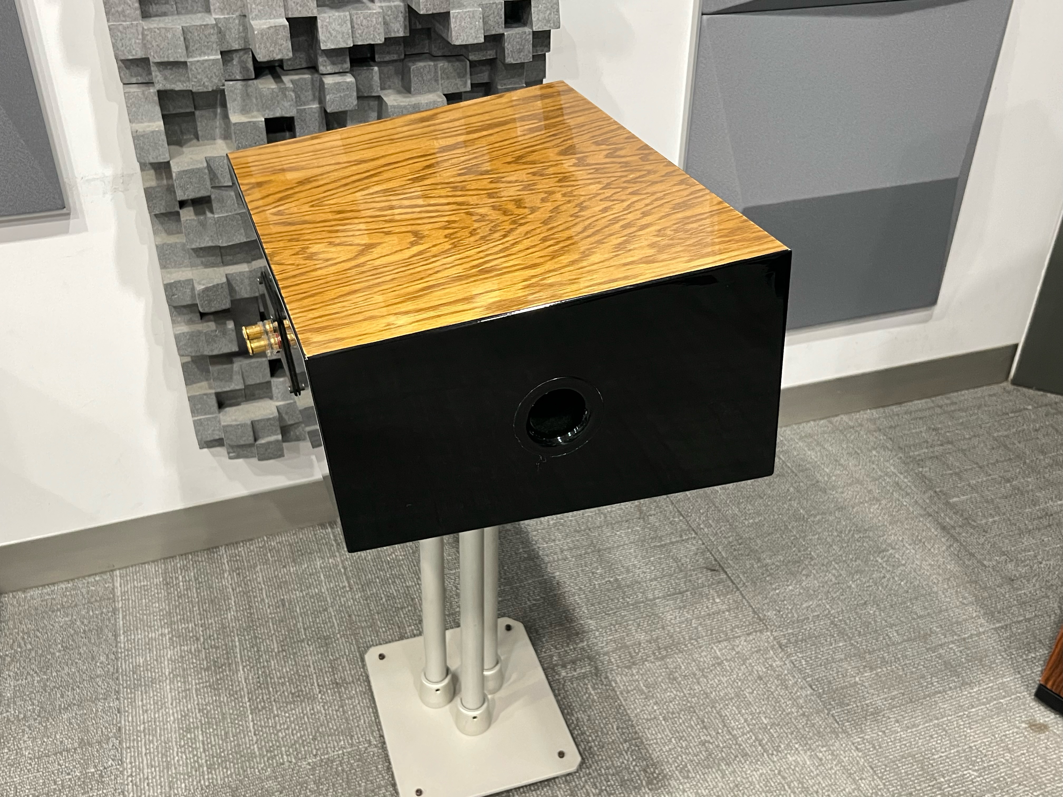 product-additional-image